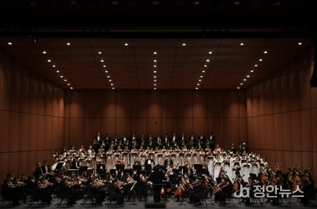 당진문화재단·당진시충남합창단이 함께하는 '2025 송년음악회' 성료