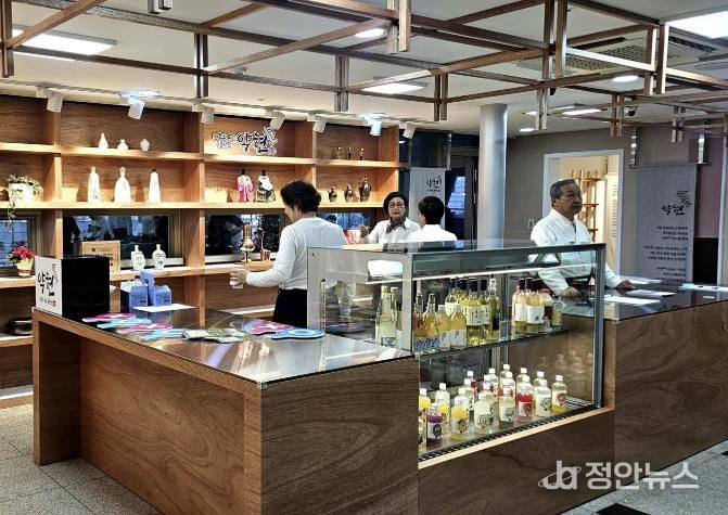 교육 중인 어르신들