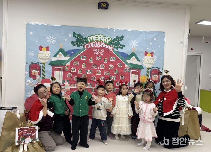 행복드림종합사회복지관 몰래산타 행사 사진.