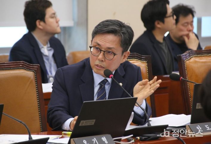 더불어민주당 안도걸 의원(국회 기획재정위원회 위원, 당 정책위원회 상임부의장)