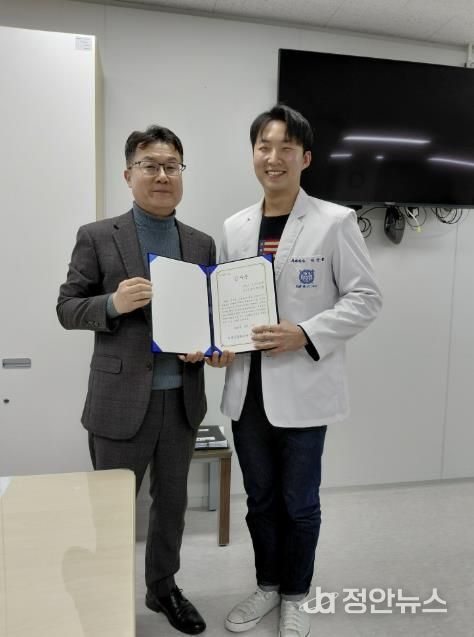 산청군 박건률 공중보건의, 학교 감사장 받아