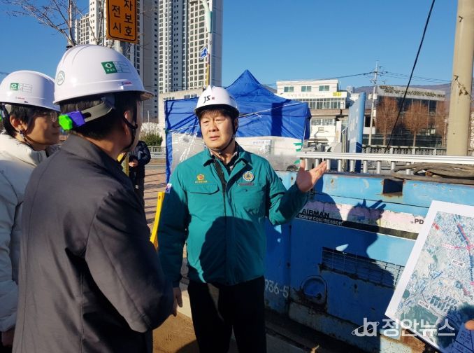 공진혁 운영위원장, 회야하수처리구역 차집관로 정비공사 현장점검