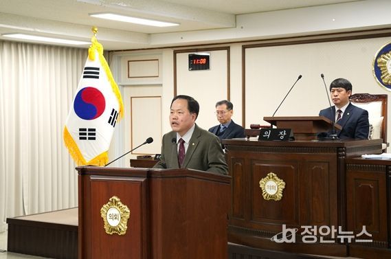 제270회 대전중구의회 제2차정례회 제4차 본회의에서 윤양수 의원이 5분자유발언을 하고 있다.