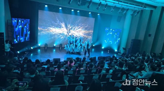 문화예술동아리 발표회 탕정중 공연 모습