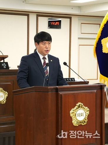 제270회 대전중구의회 제2차 정례회 제4차 본회의에서 오은규 의장이 발의한 2026년도 본예산안 수정안에 대해 제안설명을 하고 있다.