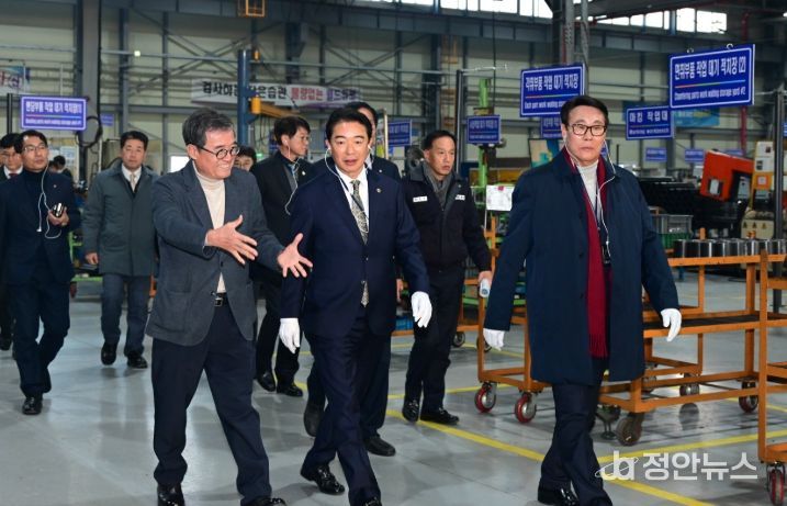 경남도의회 최학범 의장, 김해 테크노밸리산단 입주기업 격려