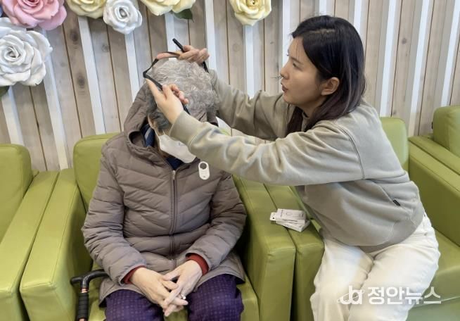 청주시 상당보건소, ‘치매 실종 예방’ 스마트기기 지원