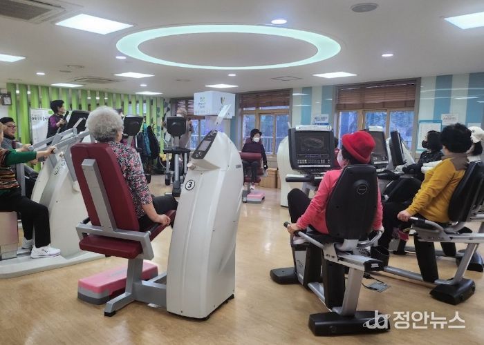 광명시보건소 노인건강증진센터에서 노인건강증진 프로그램이 진행되고 있다.