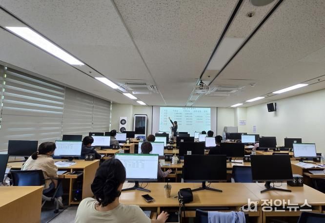 강북구 구민 정보화 교육이 진행되고 있다.