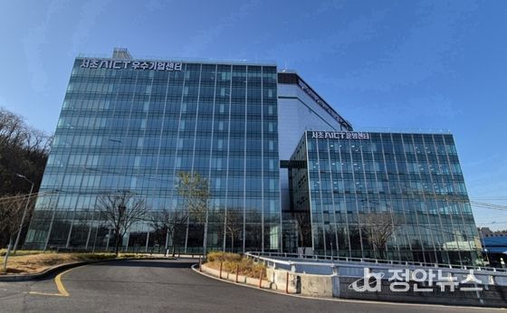 <서초AICT 우수기업센터 전경 - 좌측건물>
