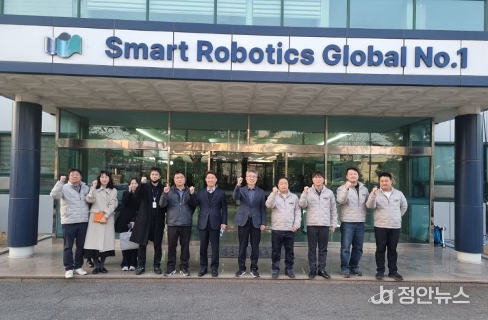 1. 신성델타테크 방문 단체사진