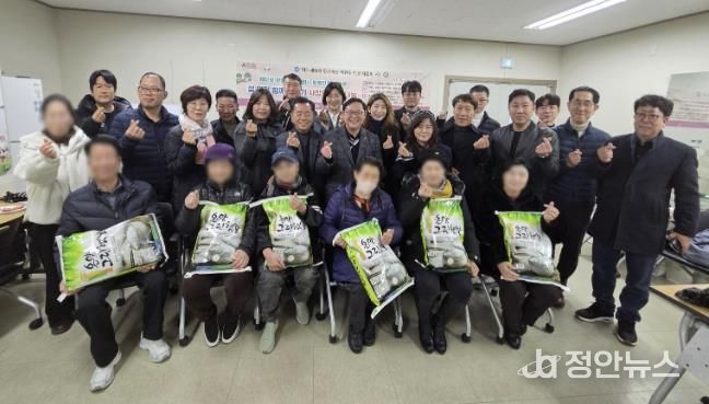 물품 전달식 기념사진