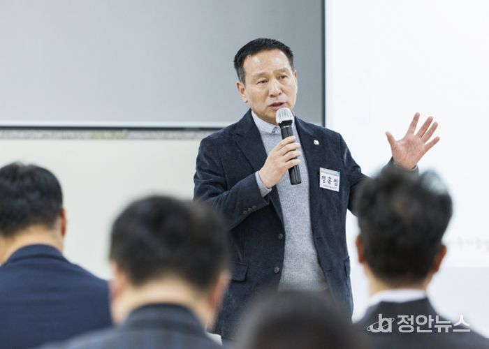 정흥범 부의장 축사 모습