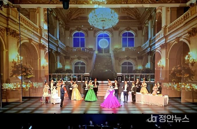 선정 공연 '라트라비아타' 사진