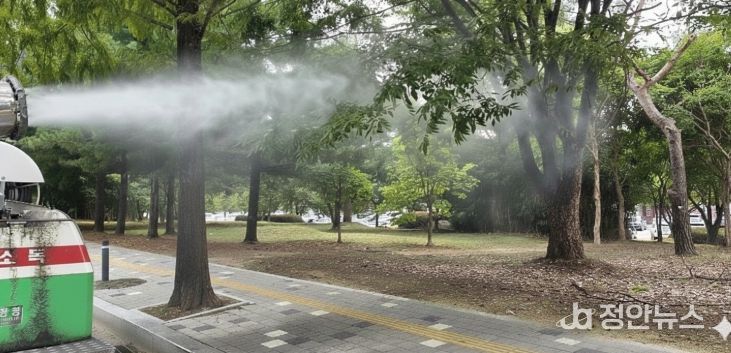 1. 천안시 감염병대응센터가 방역을 진행하고 있다.