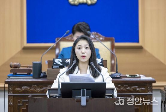 강북구의회 제289회 임시회 제2차 본회의에서 정초립 의원이 보훈정책 혁신을 주제로 자유발언을 하고 있다.