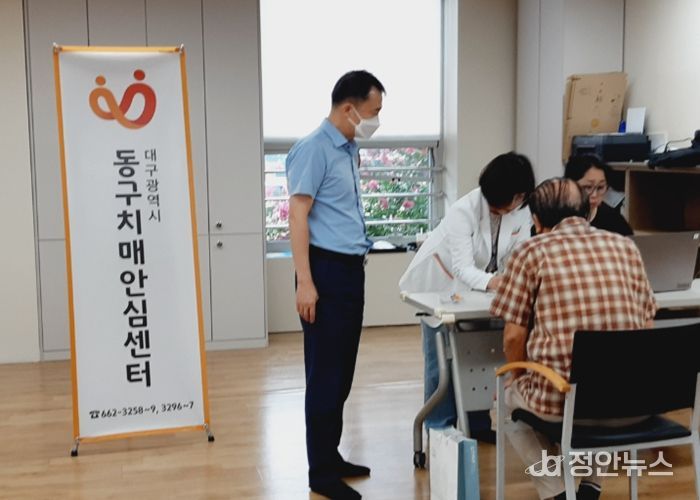 대구 동구보건소는 동 행정복지센터에 방문해 치매를 조기에 검진하는 ‘찾아가는 치매조기검진’을 3월부터 7월까지 시행한다. 작년도 찾아가는 치매검진 사진