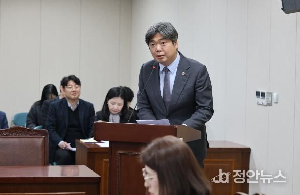 조례안 제안설명 중인 박원종 전남도의원