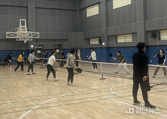 피클볼 수업(사진 제공=북구시설관리공단)
