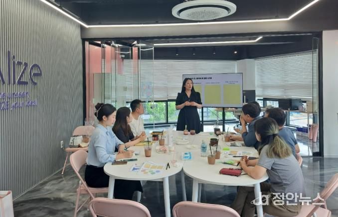 함안군, 청년창업 지원 성과 빛나...2개 참여팀 마을기업 지정_마을기업 지정 기업 2 (주) 알리제 대표 이성정 사진