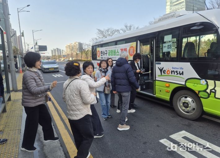연수구 통장연합회, 연수구 공영버스 타고 주민 소통 나서