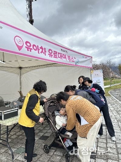 여성친화도시 시민참여단 유아차 대여부스 운영