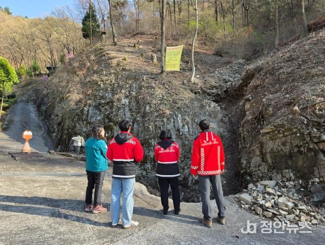 함안군, 해빙기 산사태취약지역 안전관리 총력_산사태 취약지역 점검 사진