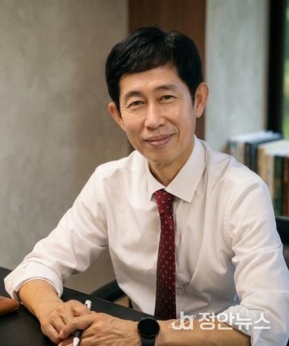 제3회 한국전통예술대상에서 표창상을 수상한 이치우 밀양문화관광재단 대표이사