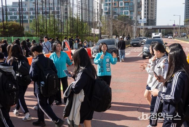 안산 해솔초 등굣길 교통안전지도 참여